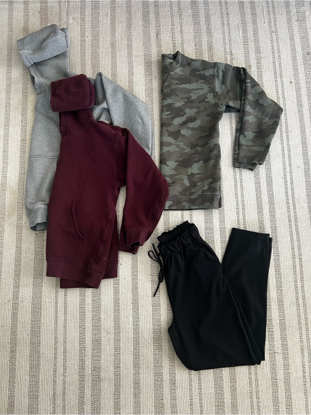 Huge Lululemon lot size 4/6 (17 items total)